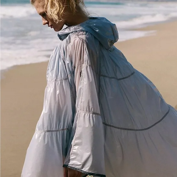 Gorgeous,Free People Rain Drop Portable Poncho NWOT color Titanium ❤️ - Picture 2 of 7